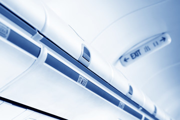 Boeing 737 airliner cabin luggage