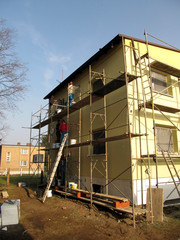 Application of colored plaster on the facade of the building