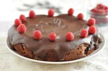 Schokoladentorte mit Himbeeren