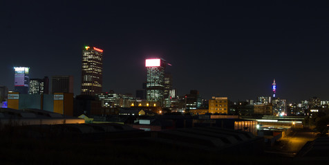 Naklejka premium Miasto Johannesburg nocą
