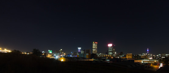 Naklejka premium Miasto Johannesburg nocą