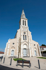 Fototapeta na wymiar Eglise Saint-Nicolas de Chantelle (03)