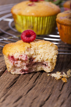 Frische Muffins mit Fr&uuml;chten