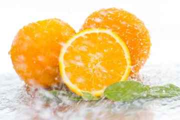 Crédence de cuisine en verre imprimé Éclaboussures deau Eau tombant orange