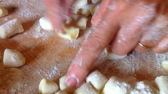 Preparazione degli gnocchi di patate