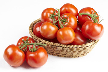 Korb mit Tomaten