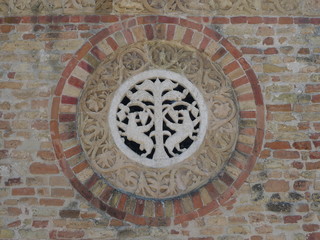 Naklejka premium carved round window