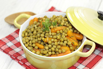 petits pois et carottes