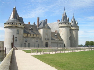 Fototapeta na wymiar chateau de Sully sur Loire