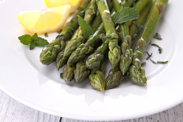 asparagus with herbs