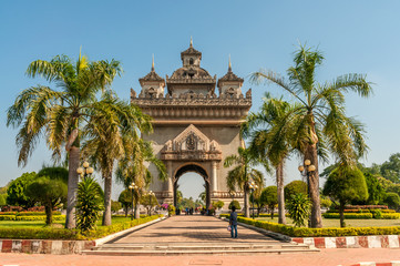 Fototapeta na wymiar Patuxai Brama w mieście Vientiane