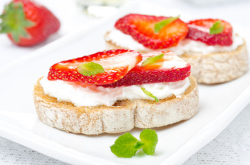 bruschetta with goat cheese, fresh strawberries and mint