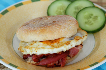 English muffin with fried egg and bacon