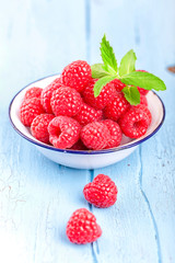 frische Himbeeren in einer Schale