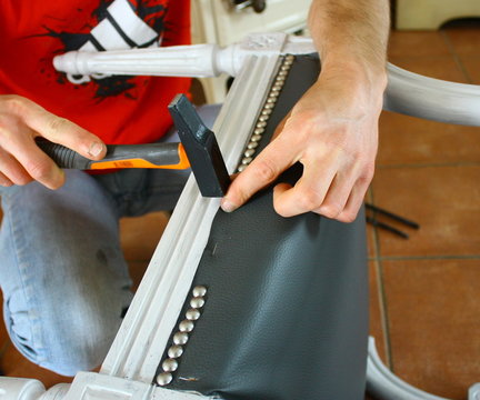 clouter un fauteuil,r&eacute;novation
