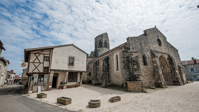 Eglise St-Jean-Batiste de Charroux (03)