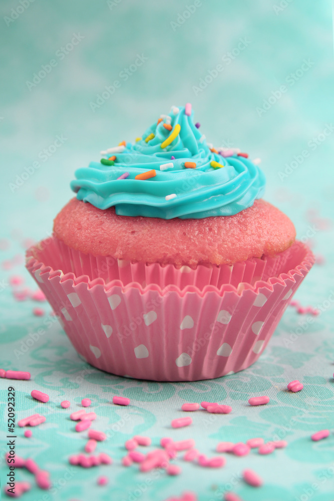 Wall mural Pink and blue cupcake