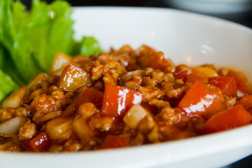 Macaroni put sauce.