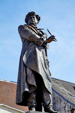 Alexandre Dumas, statue de l'écrivain à Villers Cotterets