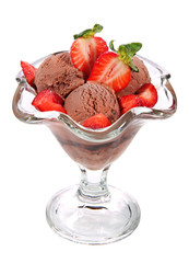 Chocolate ice cream scoops in glass vase with strawberries