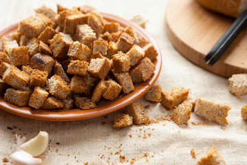 bread croutons with garlic sauce