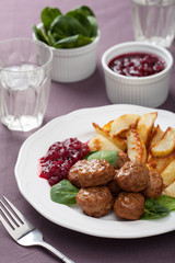 meatballs with potatoes and lingon jam