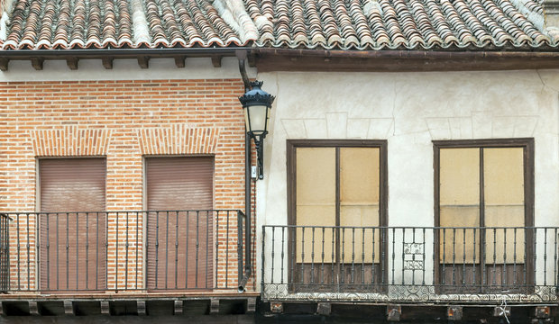 Balcones con ventanas