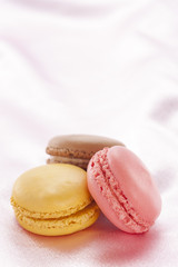 布の背景にマカロン
