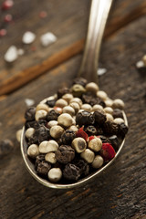 Raw Organic Hot Peppercorn Pepper