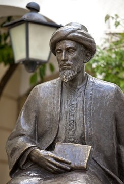 Statue of the Moses Maimonides, Rabbi Mosheh Ben Maimon, Cordoba