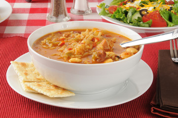 chicken gumbo with crackers