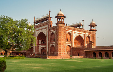 Fototapeta na wymiar Gate to Taj Mahal