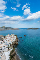 Fototapeta na wymiar Ibiza i port, Baleary