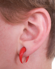 Ohr mit Ohrschmuck