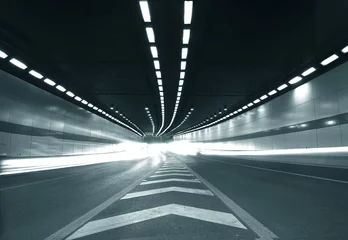 Cercles muraux Tunnel Mouvement de vitesse abstrait dans le tunnel routier de l& 39 autoroute urbaine