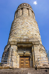 Fototapeta premium Bismarckturm aus der Froschperspektive