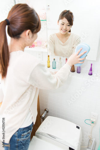 トイレ掃除をする女性 Sticker Wall Decals Wallsheaven Miya227 トイレ掃除をする女性 Sticker Wall Decals Wallsheaven Miya227