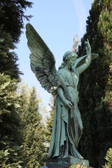 Großer Engel auf dem Friedhof