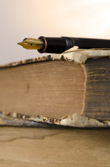 Obraz premium Book and Pen