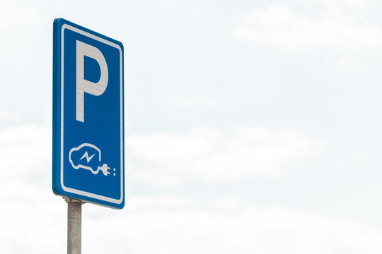 Dutch sign for charging an electric vehicle