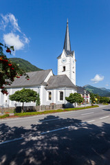 Fototapeta na wymiar Kościół na drogach górskich.