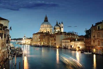 Canal Grande und Basilika Santa Maria della Salute, Venedig, Italien © Iakov Kalinin