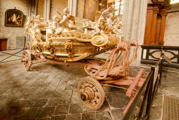 Mons Katedra kareta