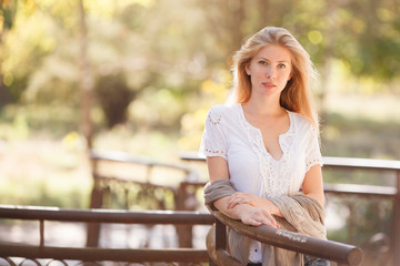 Naklejka premium Beautiful young woman in autumn park