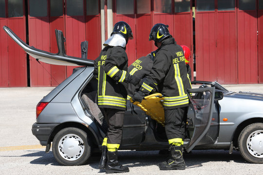 Firefighters freed a wounded trapped in car after a traffic acci