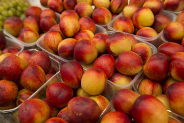 Fototapeta na wymiar peaches for sale in the market