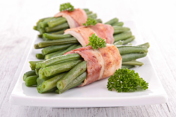 green bean wrapped in bacon
