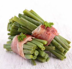 green bean wrapped in bacon