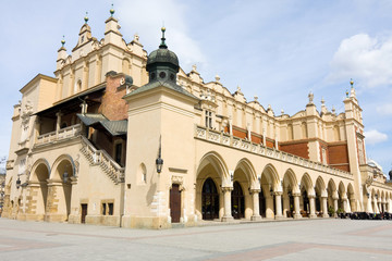 Fototapeta na wymiar Widok na Stare Miasto w Krakowie, stare Sukiennice, Polska