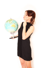 junge Frau mit Globus